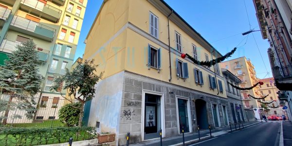 NEGOZIO SU DUE LIVELLI NEL CENTRO CITTÀ  DI MONZA