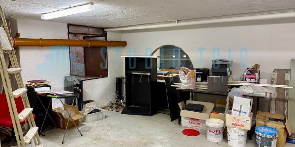 MAGAZZINO DI 93 MQ ZONA CITTÁ STUDI IN STABILE CIVILE