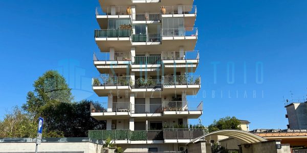 APPARTAMENTO CON AMPIO TERRAZZO ZONA ROGOREDO