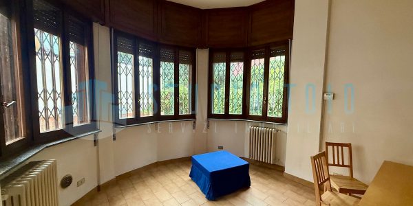APPARTAMENTO IN ZONA ARGONNE CON POSTO AUTO