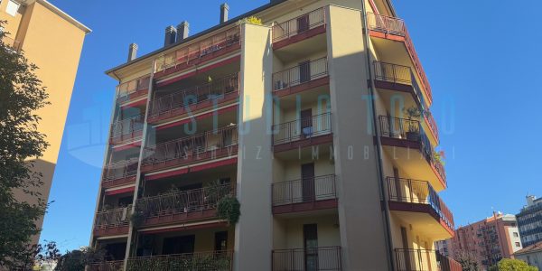 BILOCALE CON TERRAZZO IN ZONA BANDE NERE