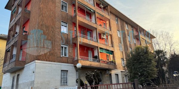 AMPIO BILOCALE CON BALCONE ZONA MECENATE