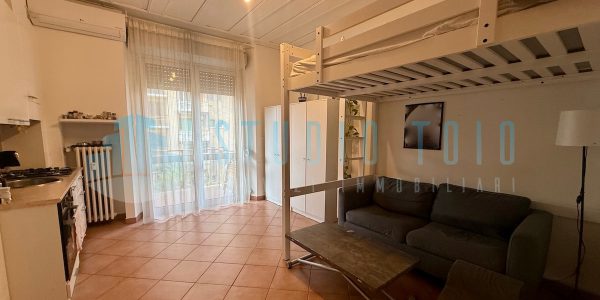 MONOLOCALE CON TERRAZZO ZONA CITTÁ STUDI